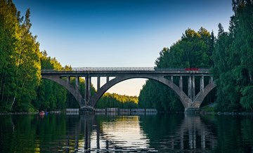 В Карелии пройдет фототур «Краски осени» с фотосессией в «Рускеальском экспрессе», съемкой поезда на старинном мосту и карельскими калитками.